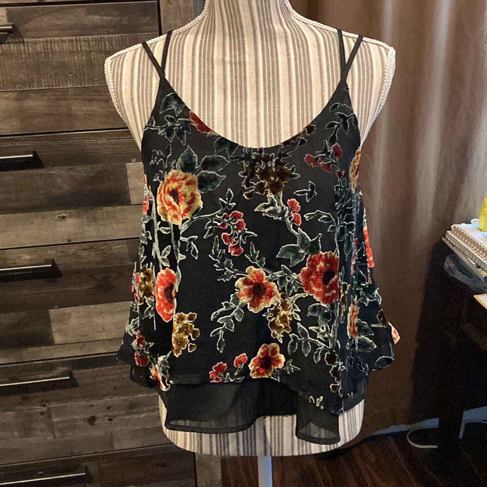 Blue Wren Boutique Strap Shirt w/Raised up 3D Velvet Flowers, Size S